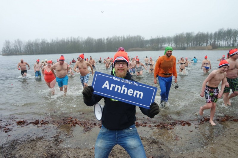 * photos from nieuwjaarsduikarnhem.nl * 